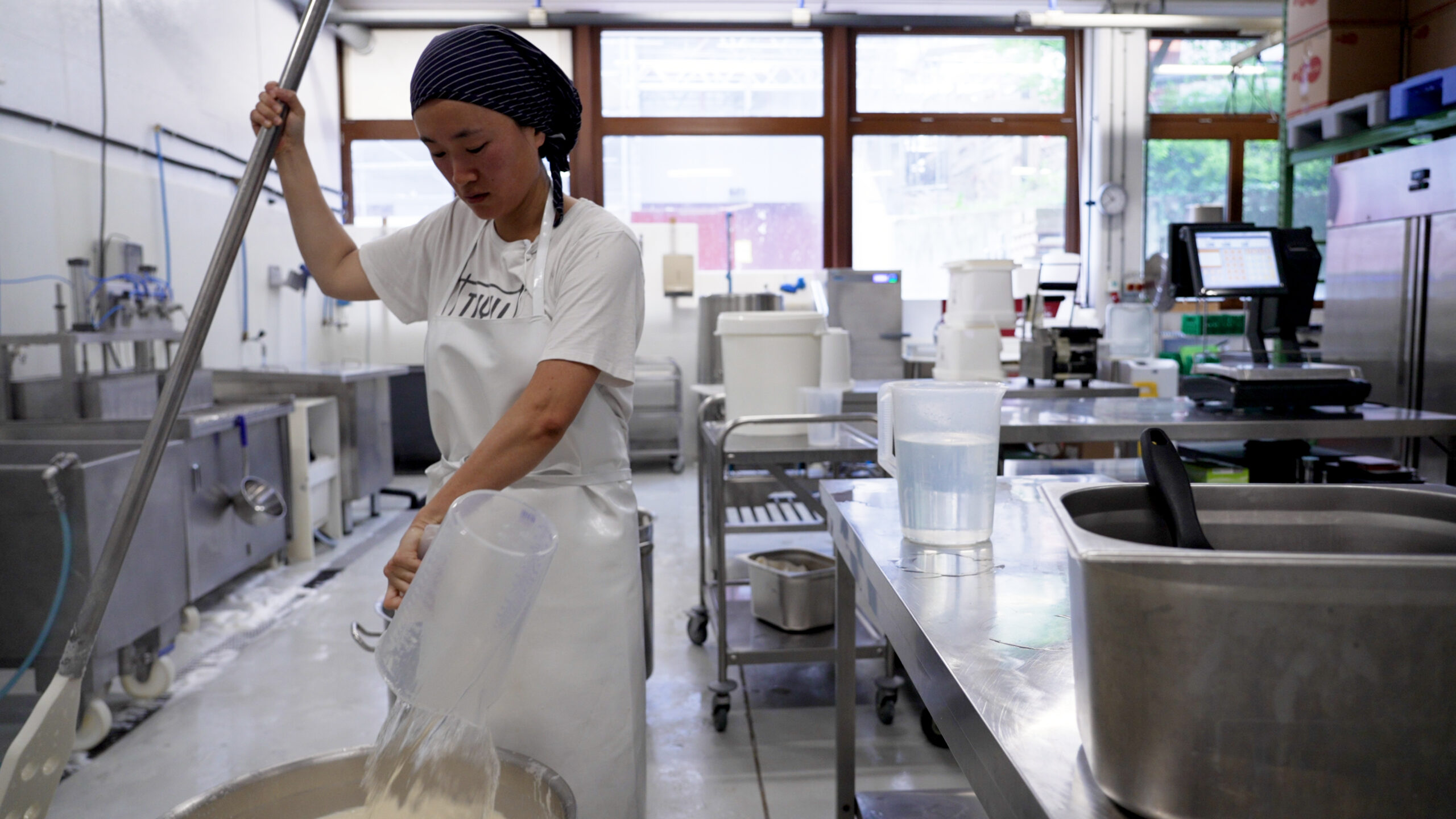 Jinhee Park produziert Tofu