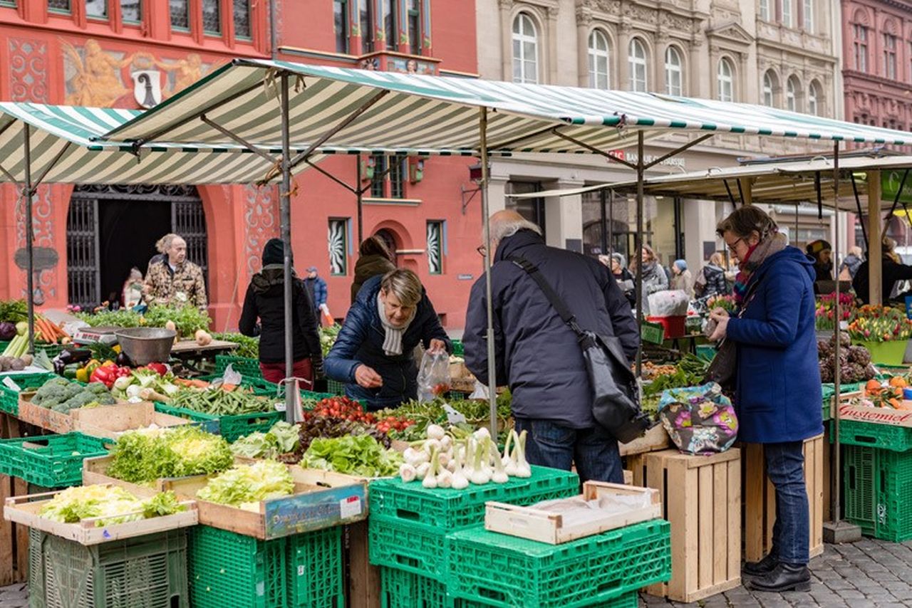 Gemüsestand auf dem Marktplatz-Markt