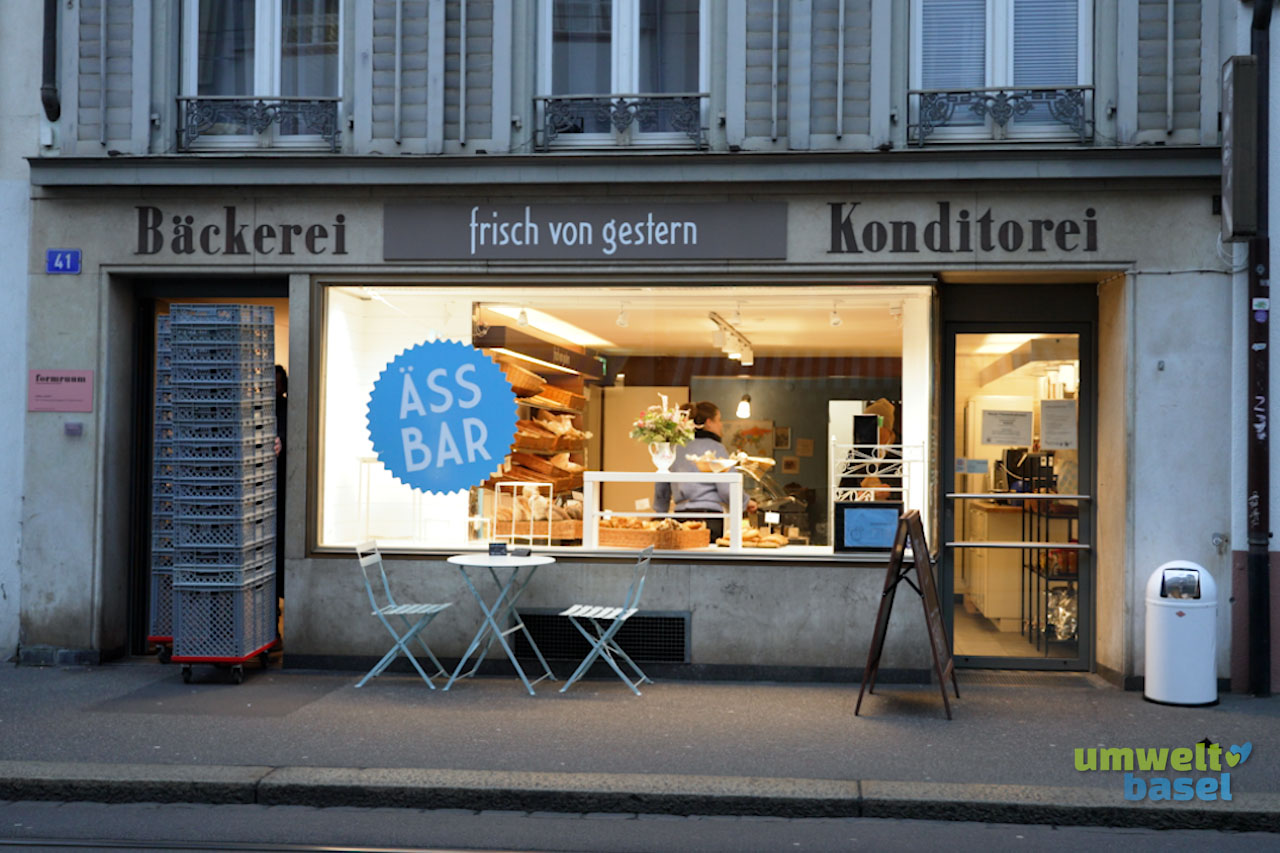 Das Schaufenster der Äss-Bar Basel